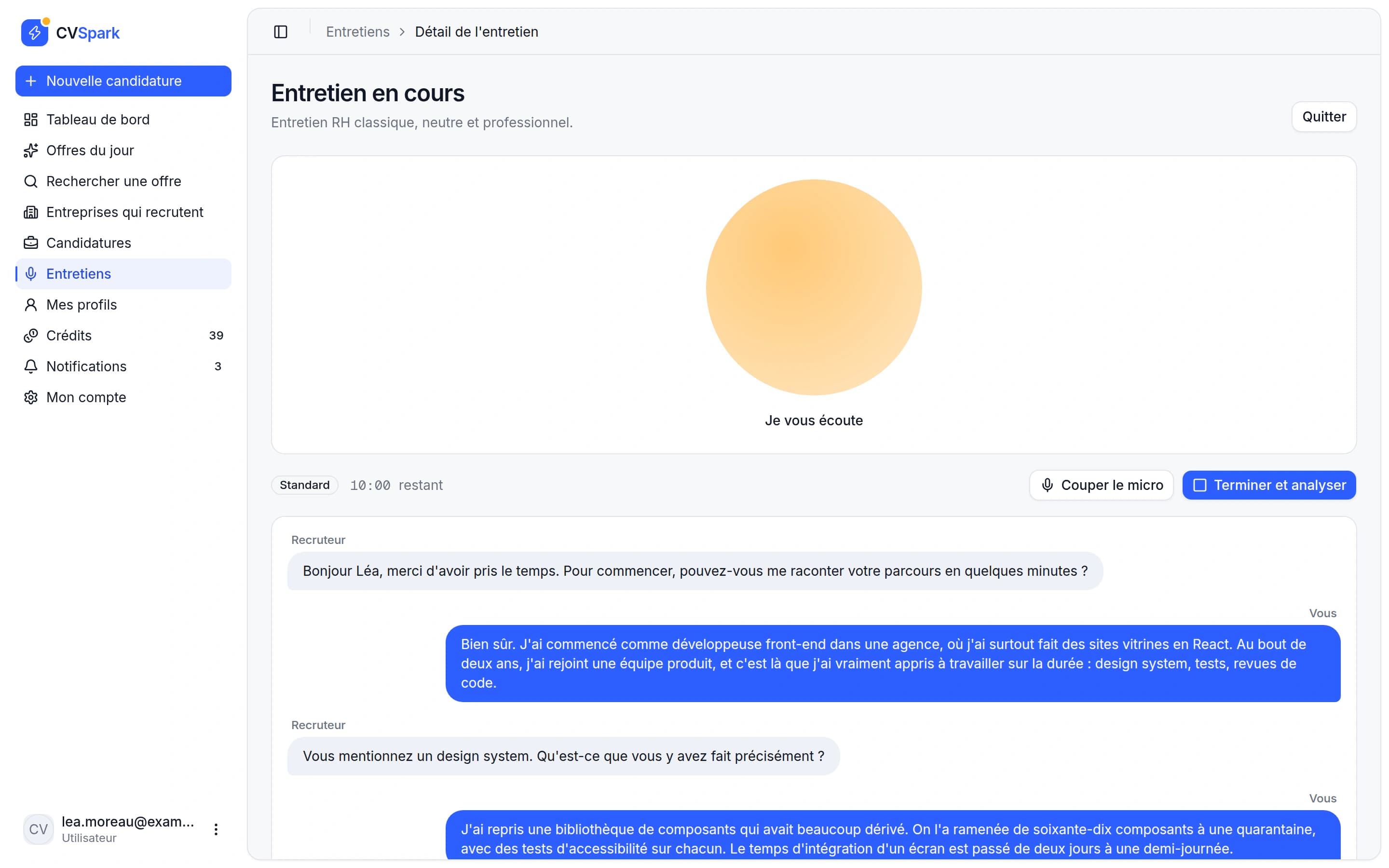 Studio d'entretien Jobspark : sphère vocale animée, compte à rebours et transcription en cours